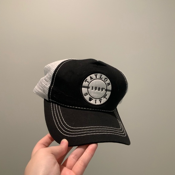 Taylor Swift Accessories - RARE VIP TAYLOR SWIFT 1989 Tour gift basket hat
